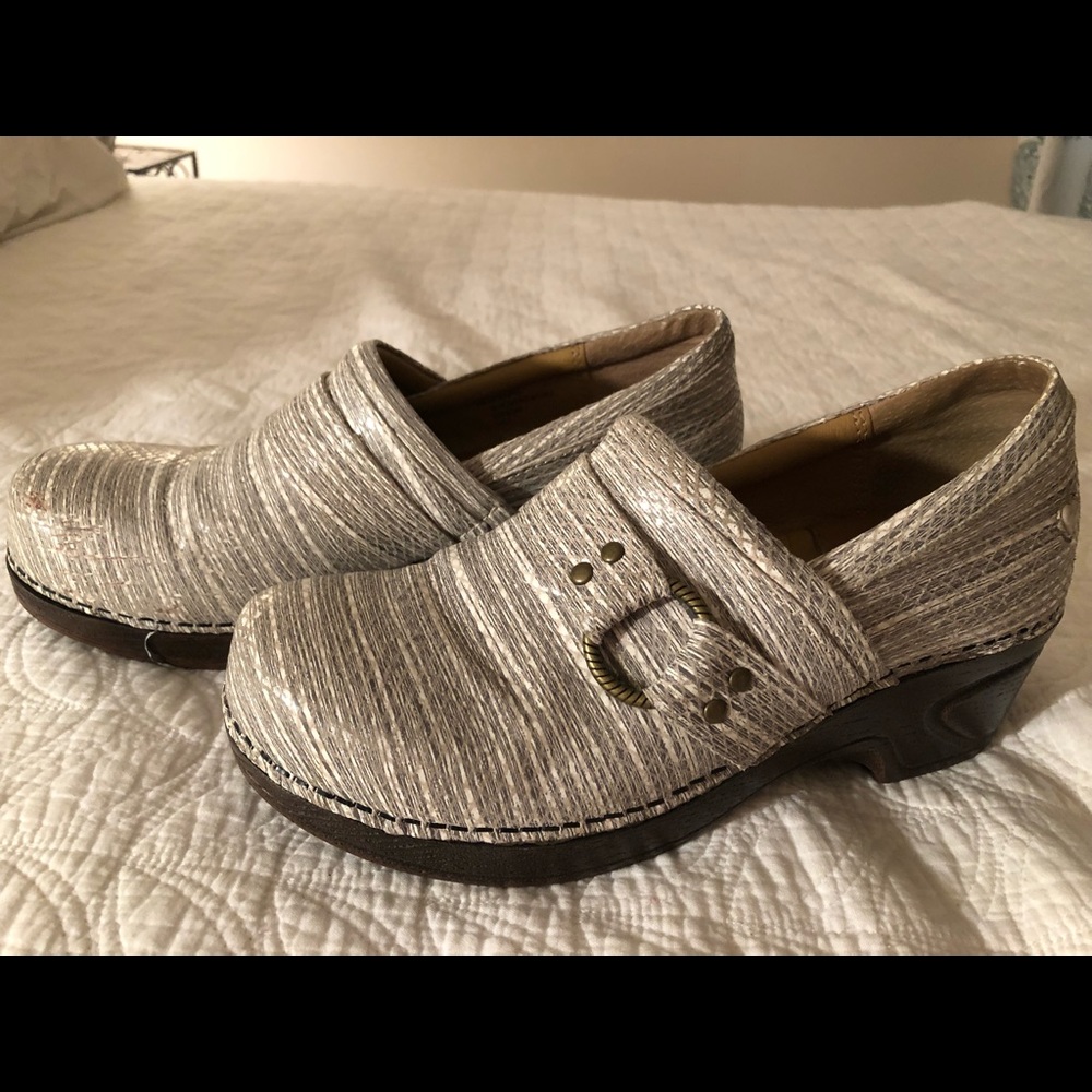 Nursemates clogs